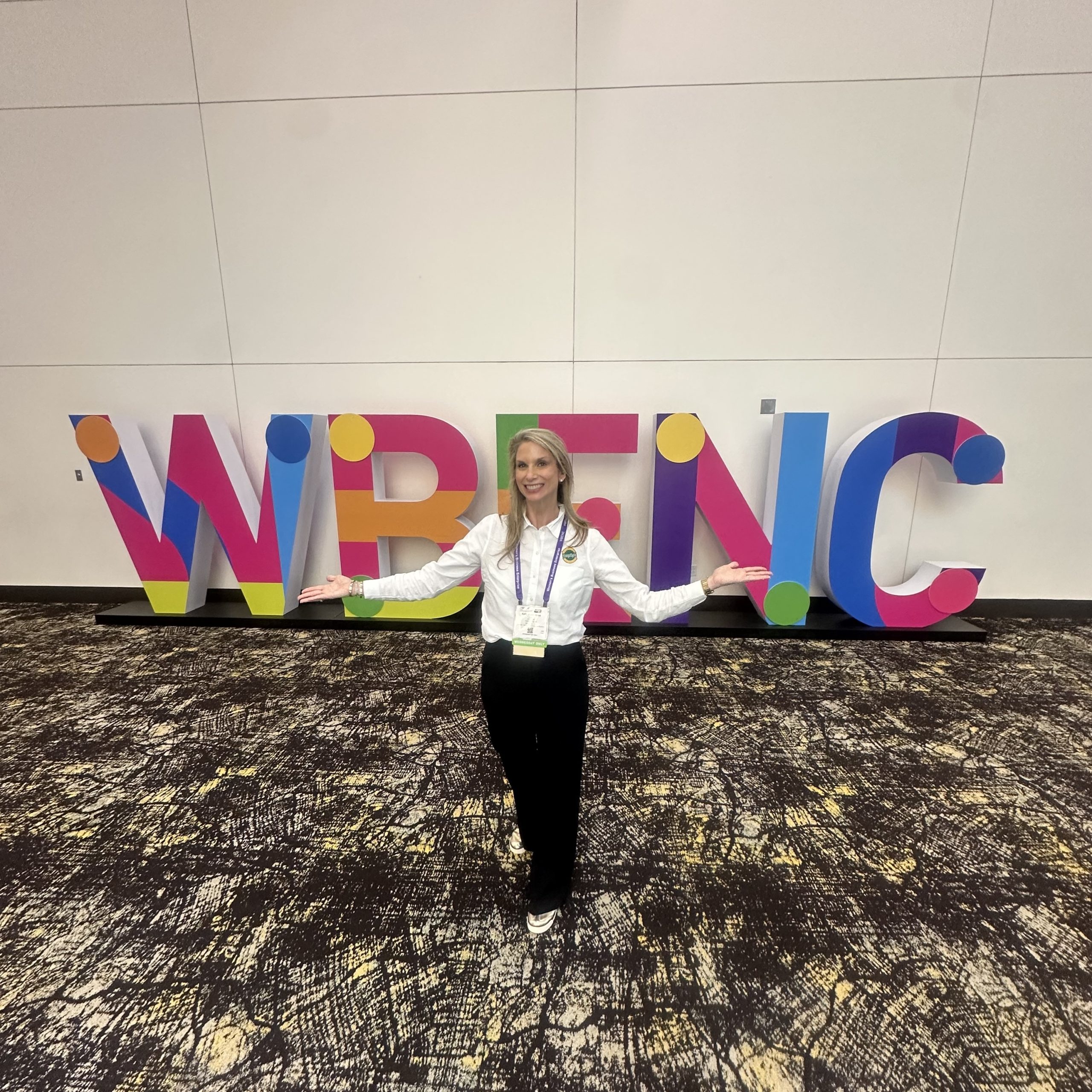 كيلي أديلز هيس من شركة CompuCycle في مؤتمر WBENC للأعمال التجارية المملوكة للنساء